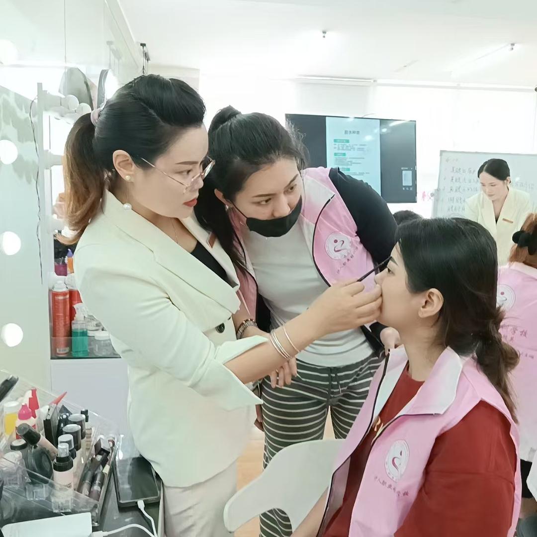 茂名美业培训学校龙老师