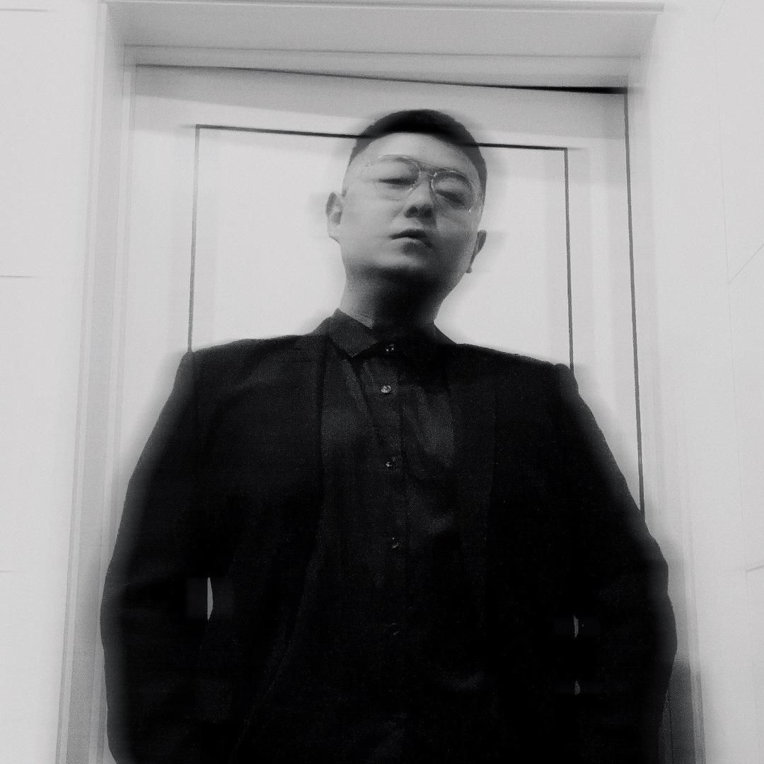 北東.