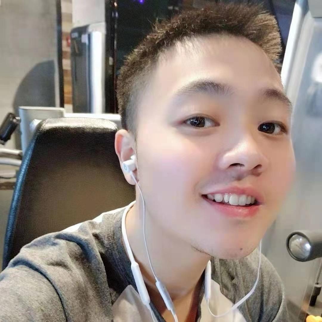 李飞儿丶
