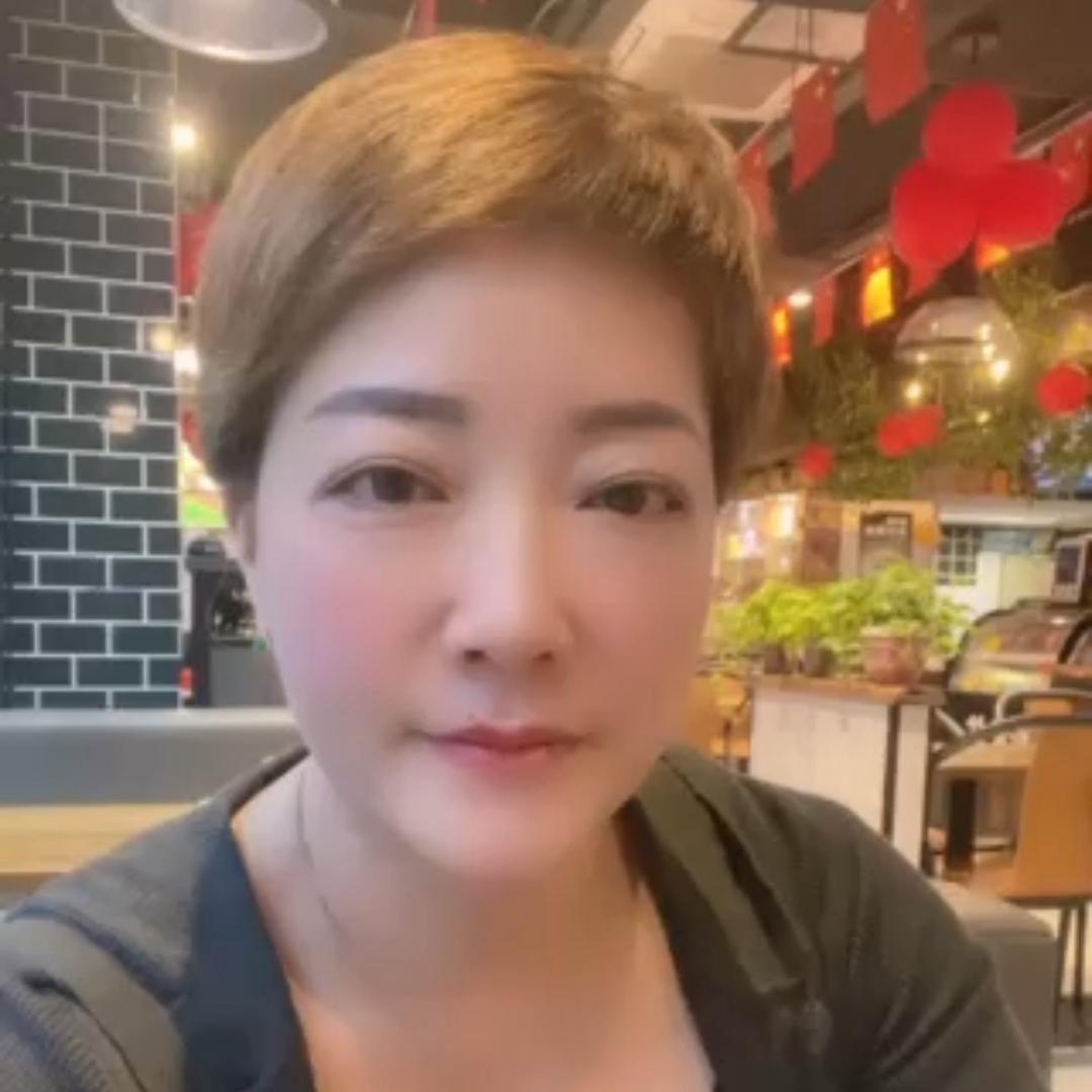 在张家界桑植卖酒的酒娘