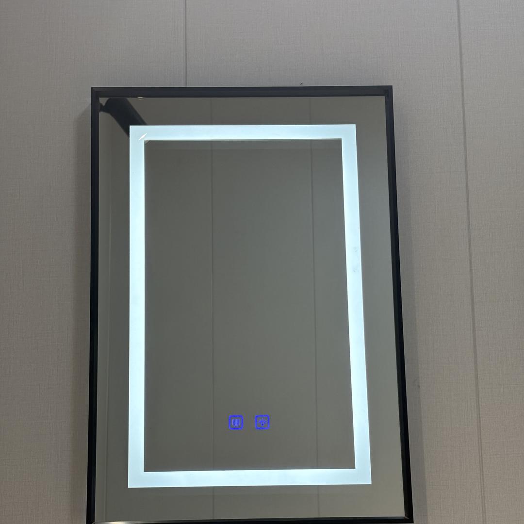 周小碧家的智能卫浴镜led