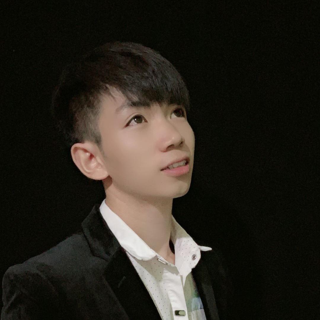 杨威威.