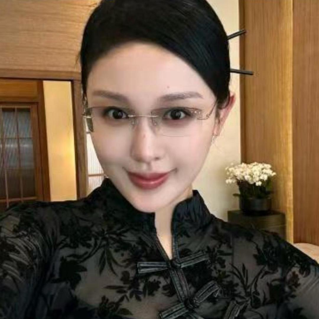 小阿俏.