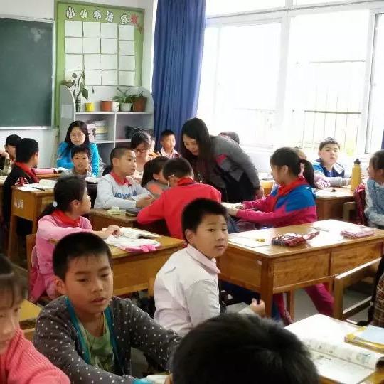 小何老师