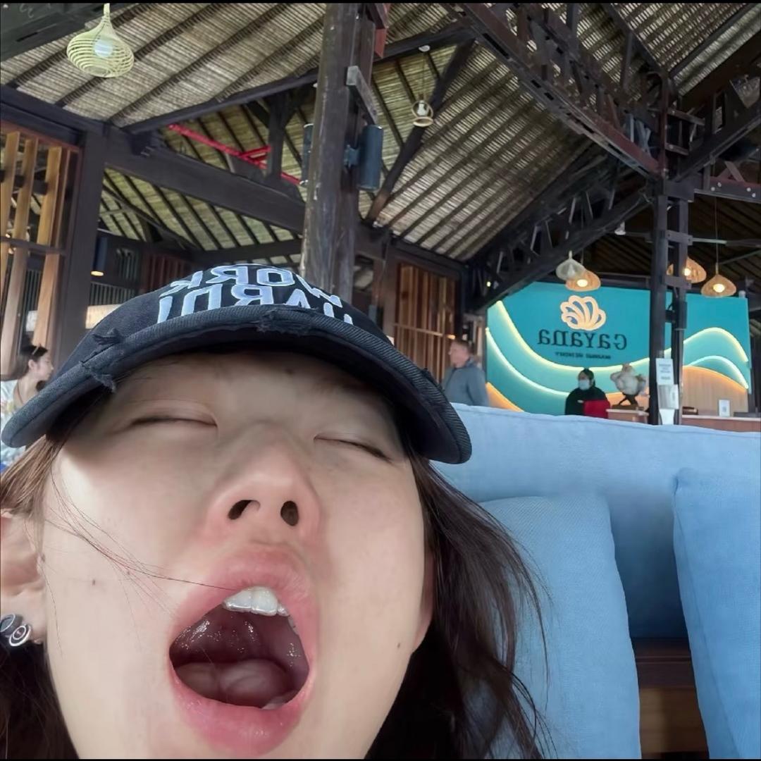 out曼