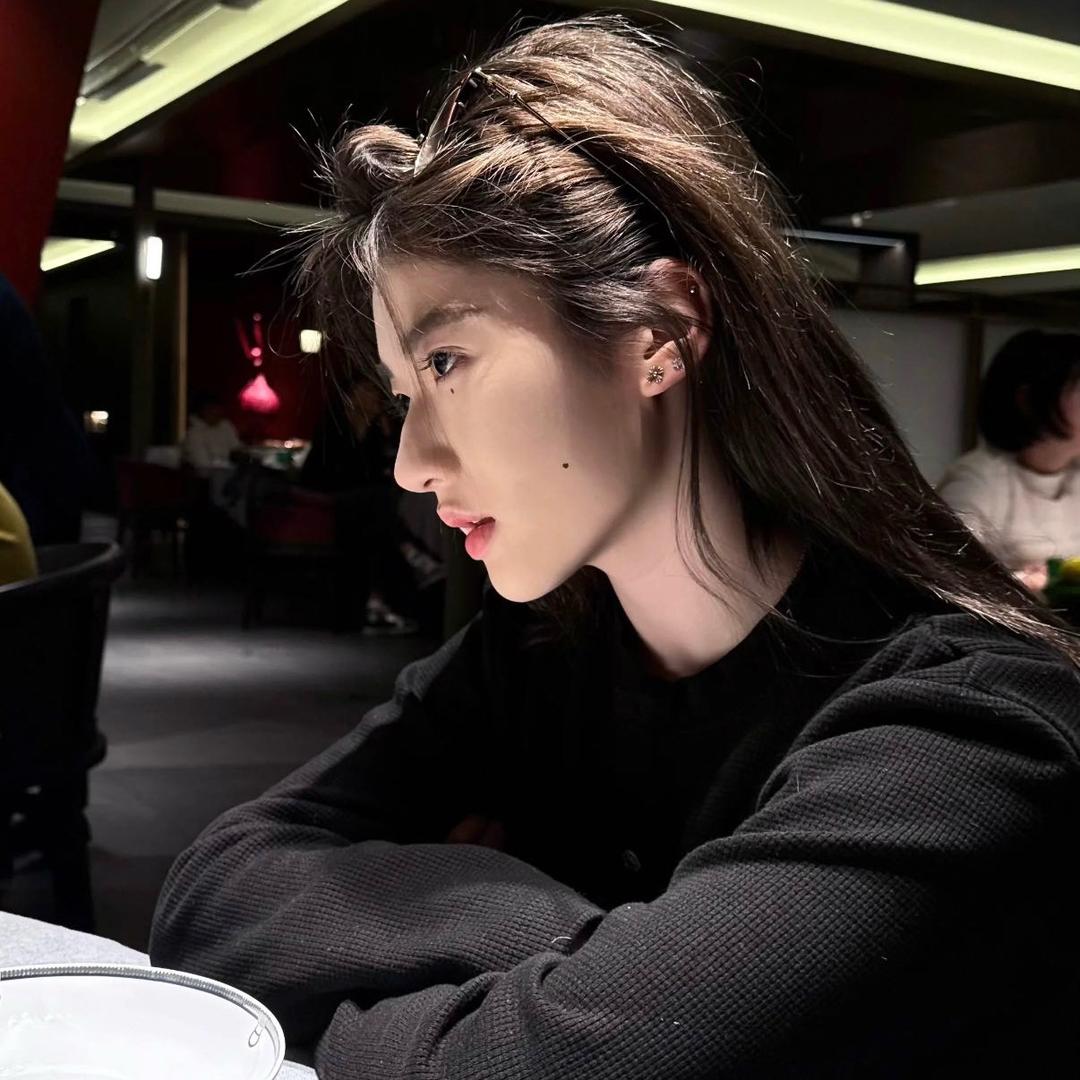 看见纯情少男走不动路