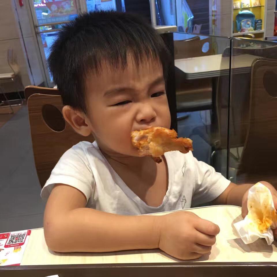 抱抱妈妈👩🏻‍🍼