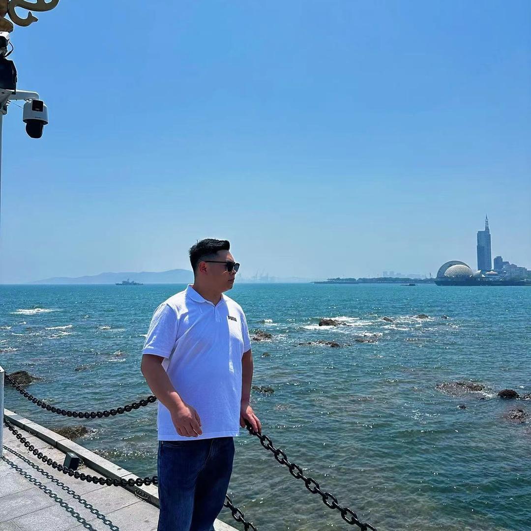 坐在坟头调戏鬼