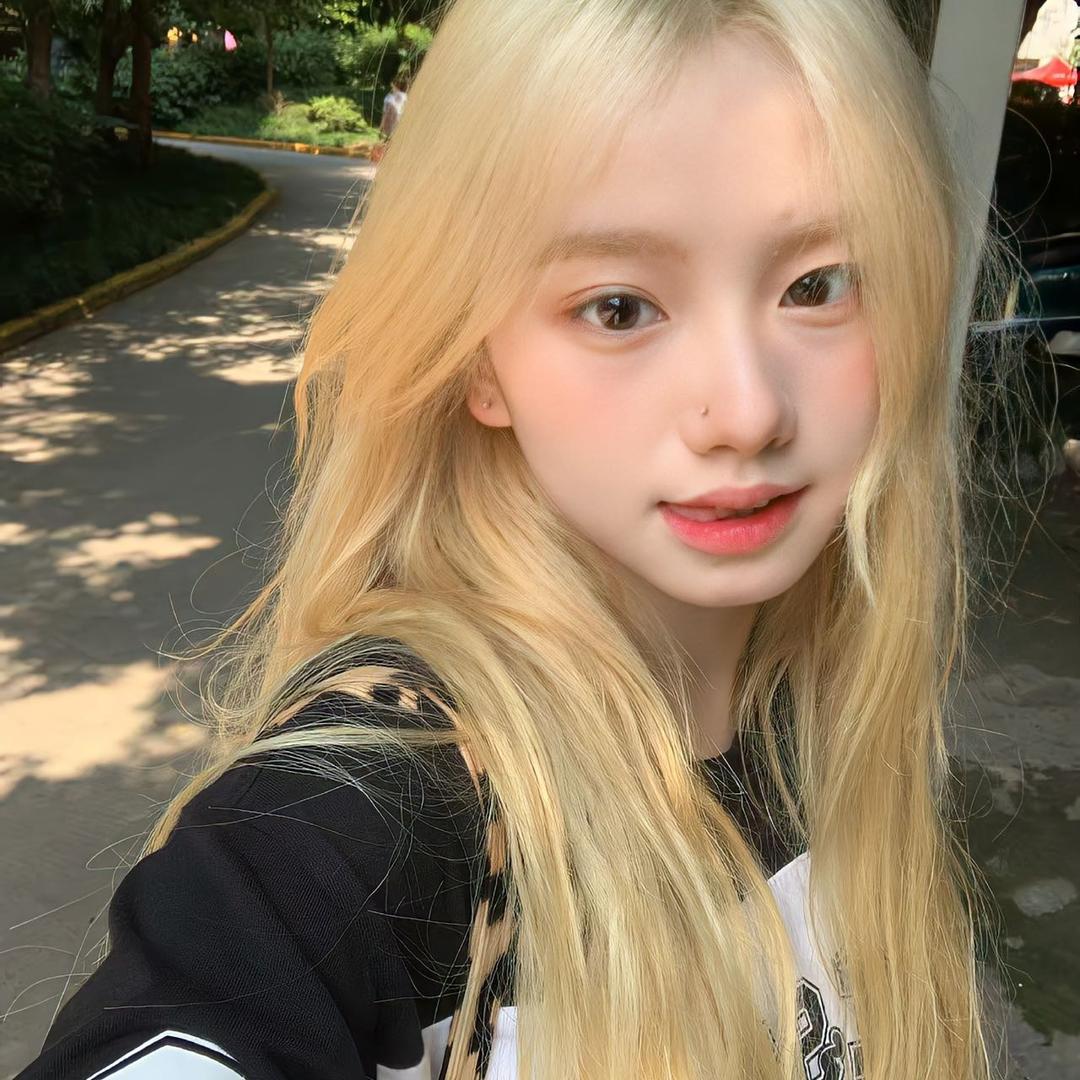 腼腆小美