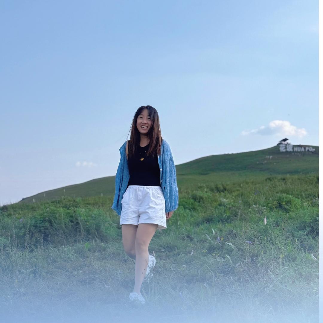 Mai 蛋糕和花花的小姐姐