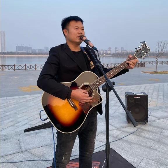 张吉他