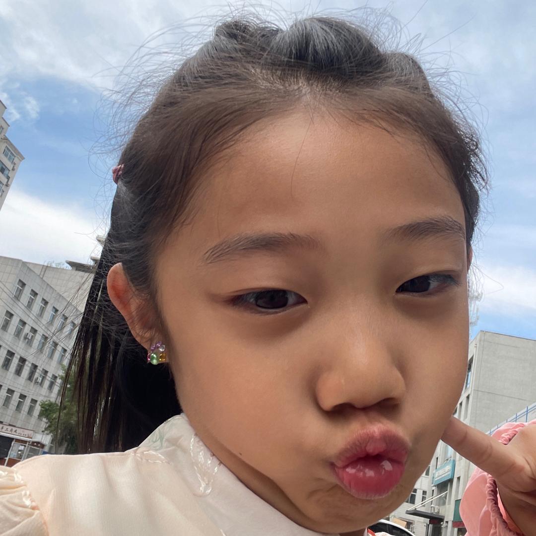 那是谁那当然是可爱的小潼潼啦❤️❤️