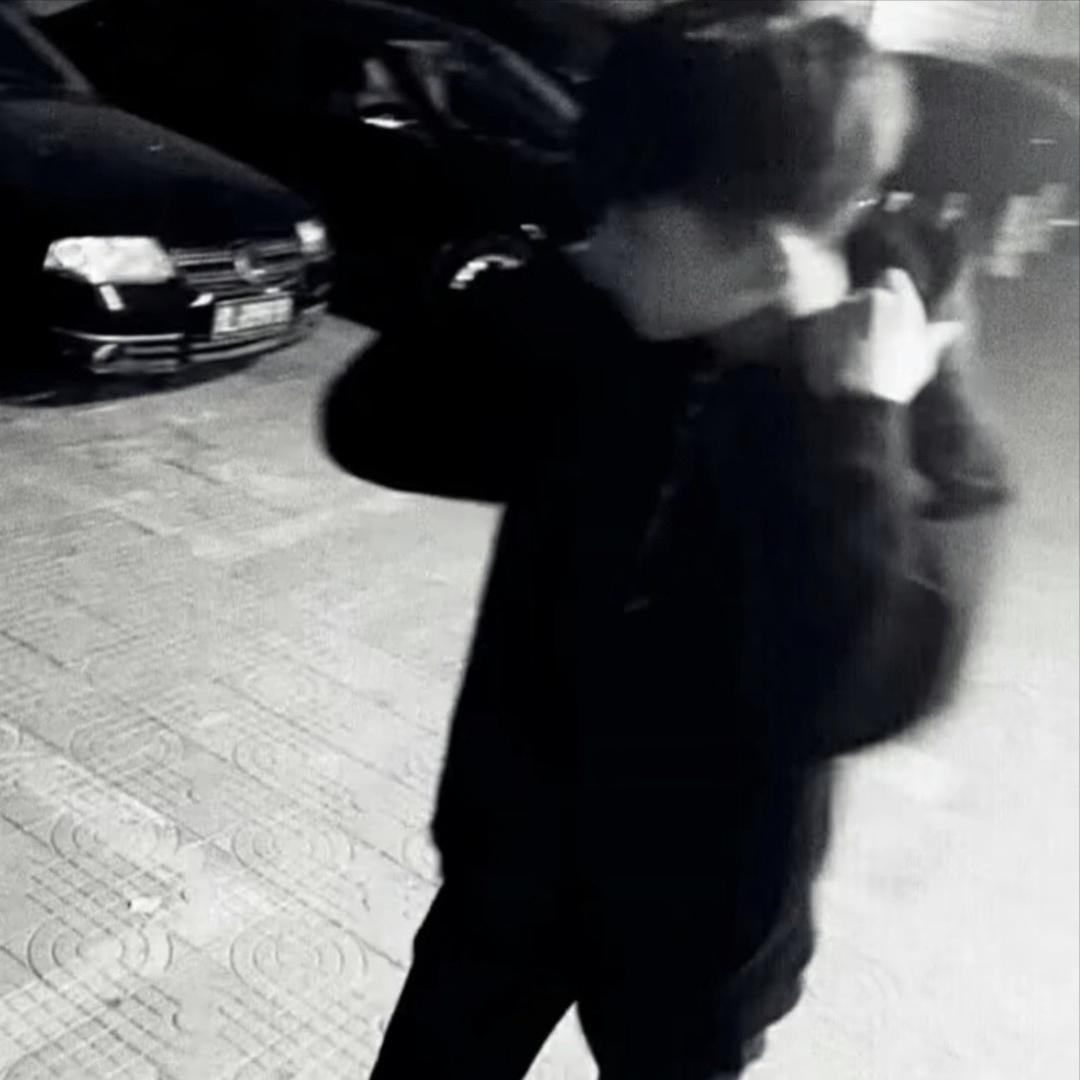 她的手比屎难拉