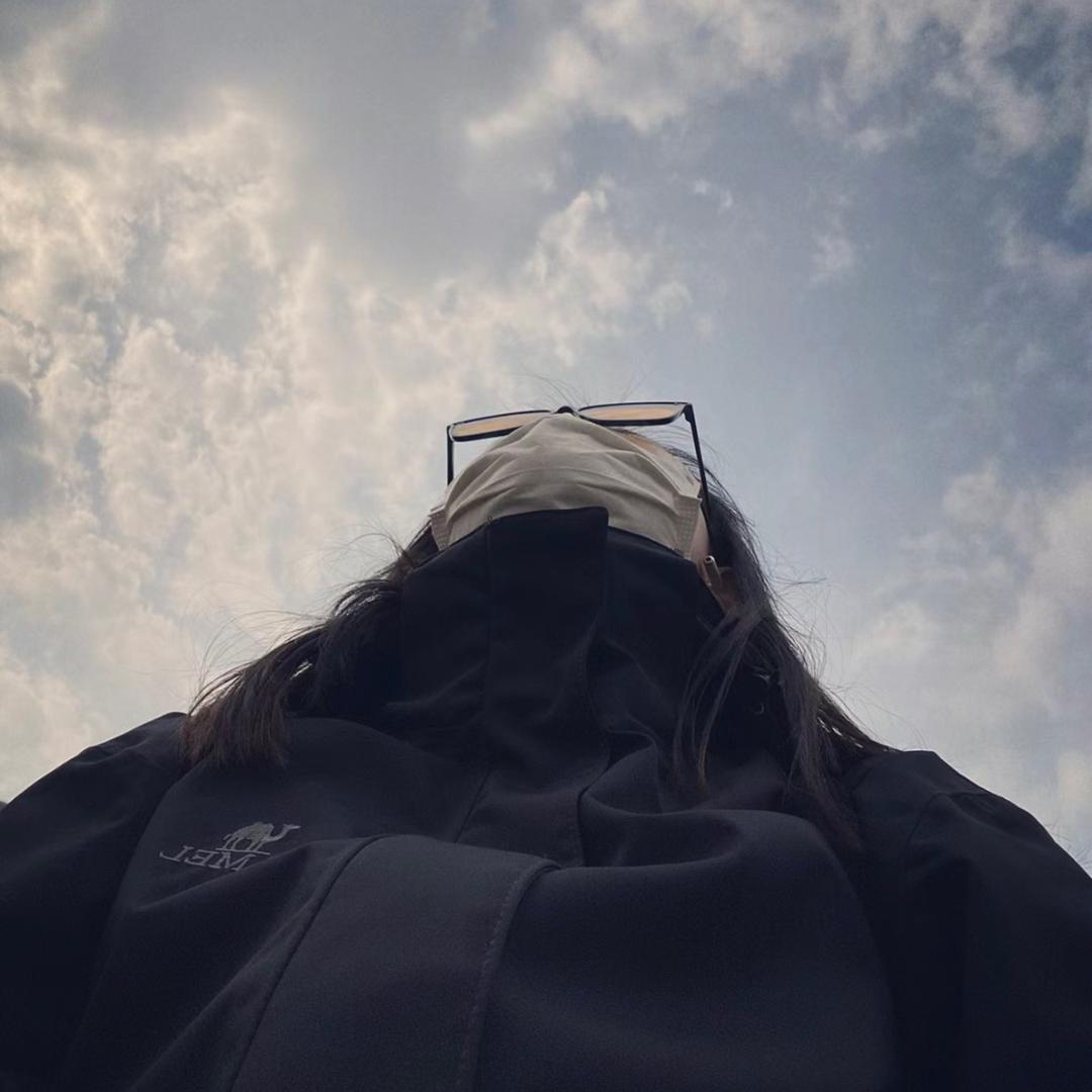 温妤.