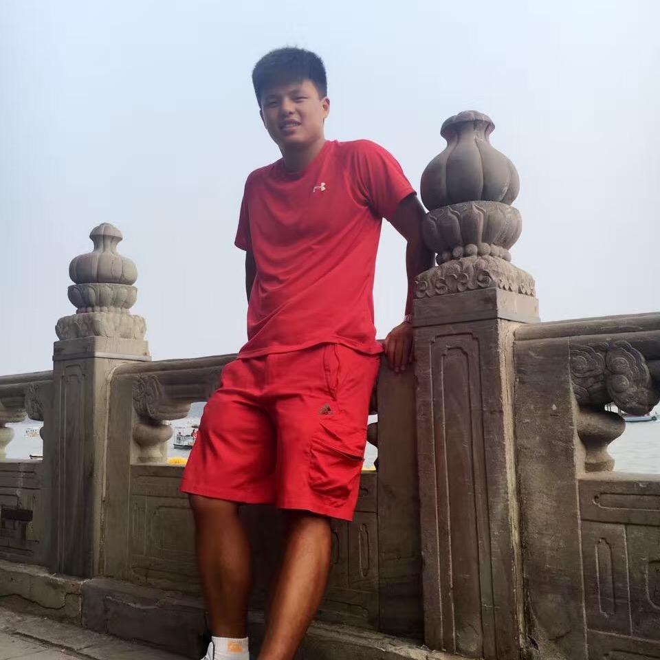 牡丹江教网球的杨教练