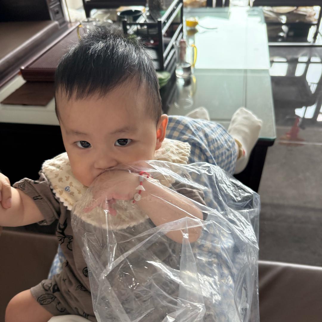 瑶了瑶