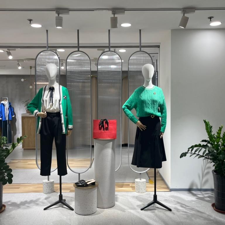 双港服装仓储店