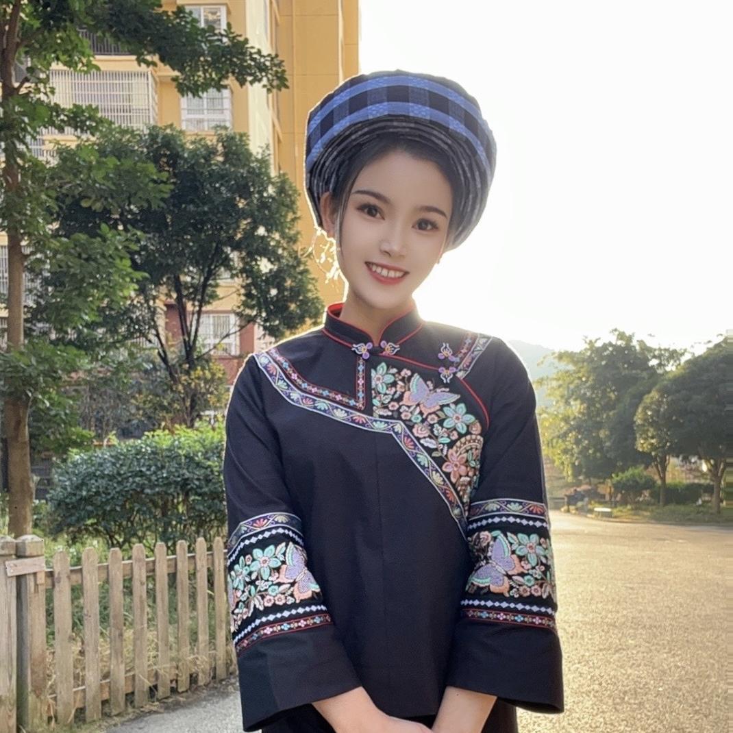 阿秀民族服饰店