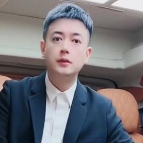 年轻的大叔小小