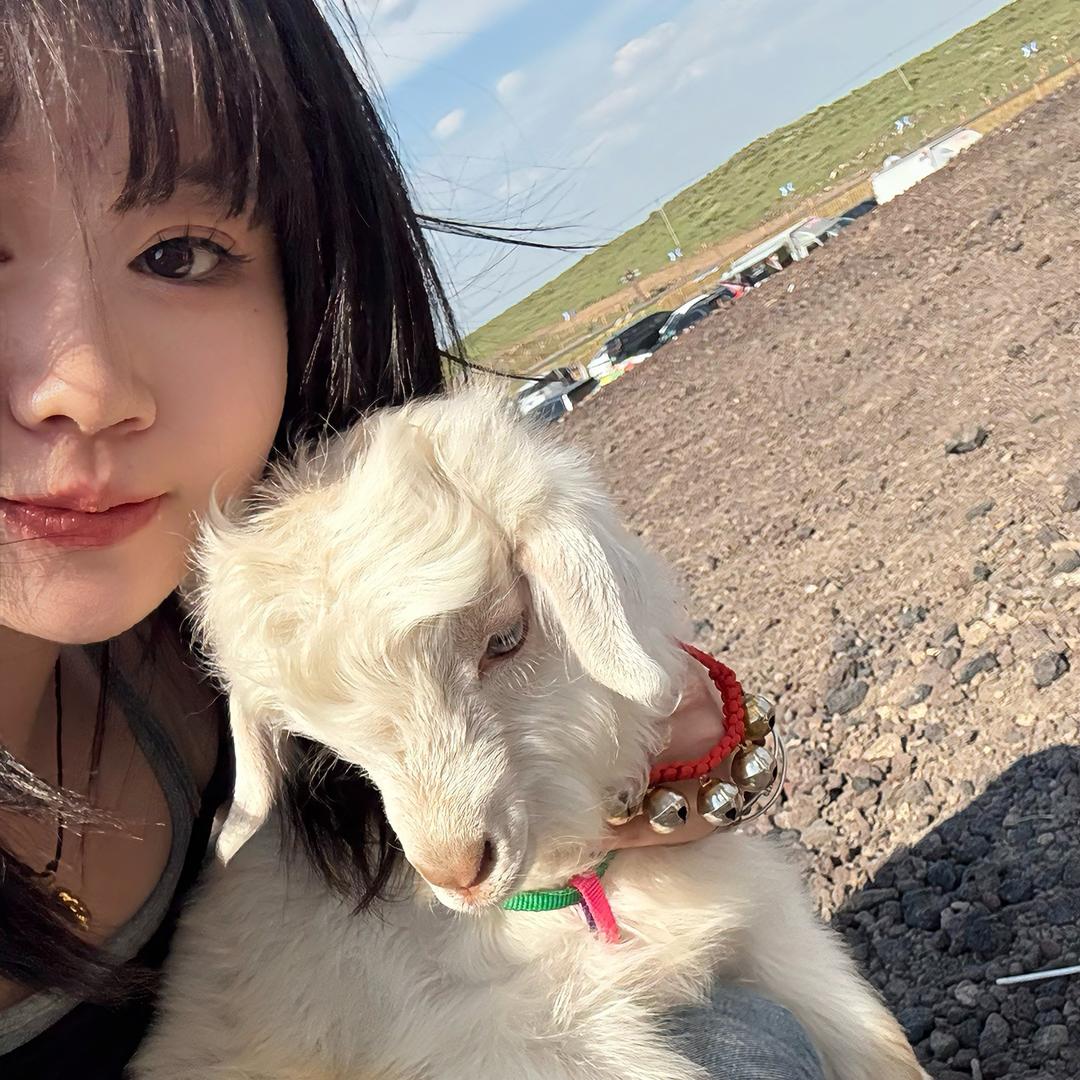 极品圆脸微胖小美女