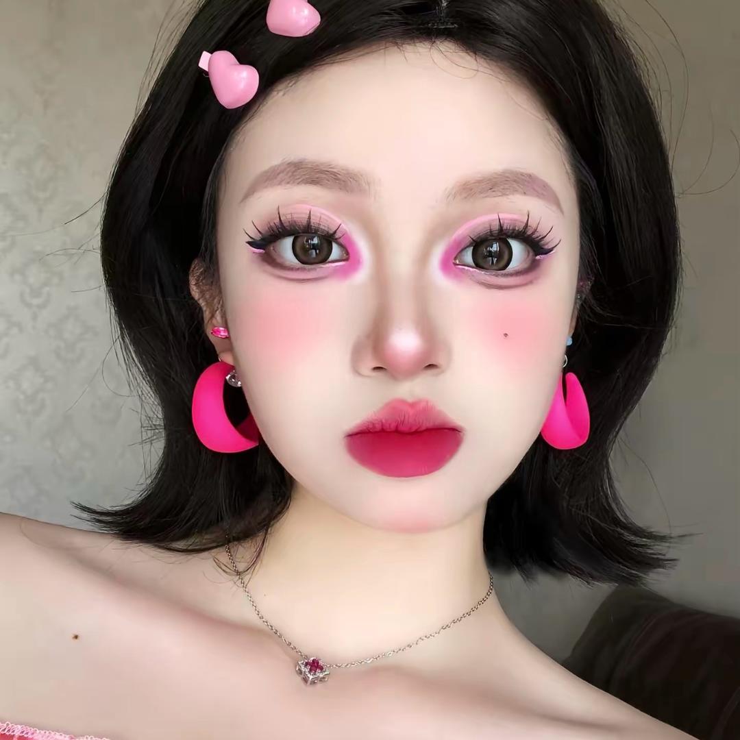 草莓冰淇林女士