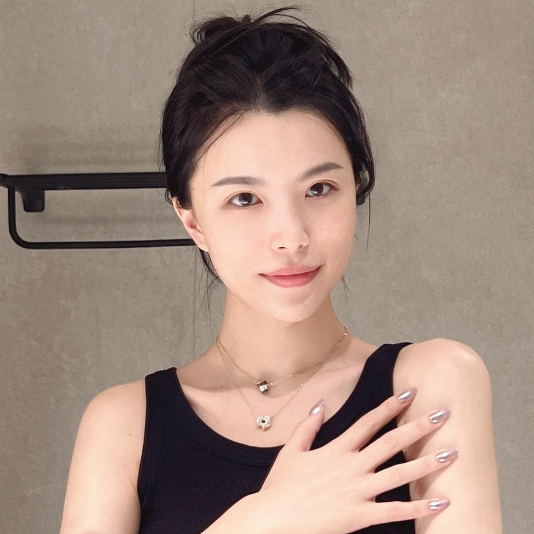 诗诗Ava