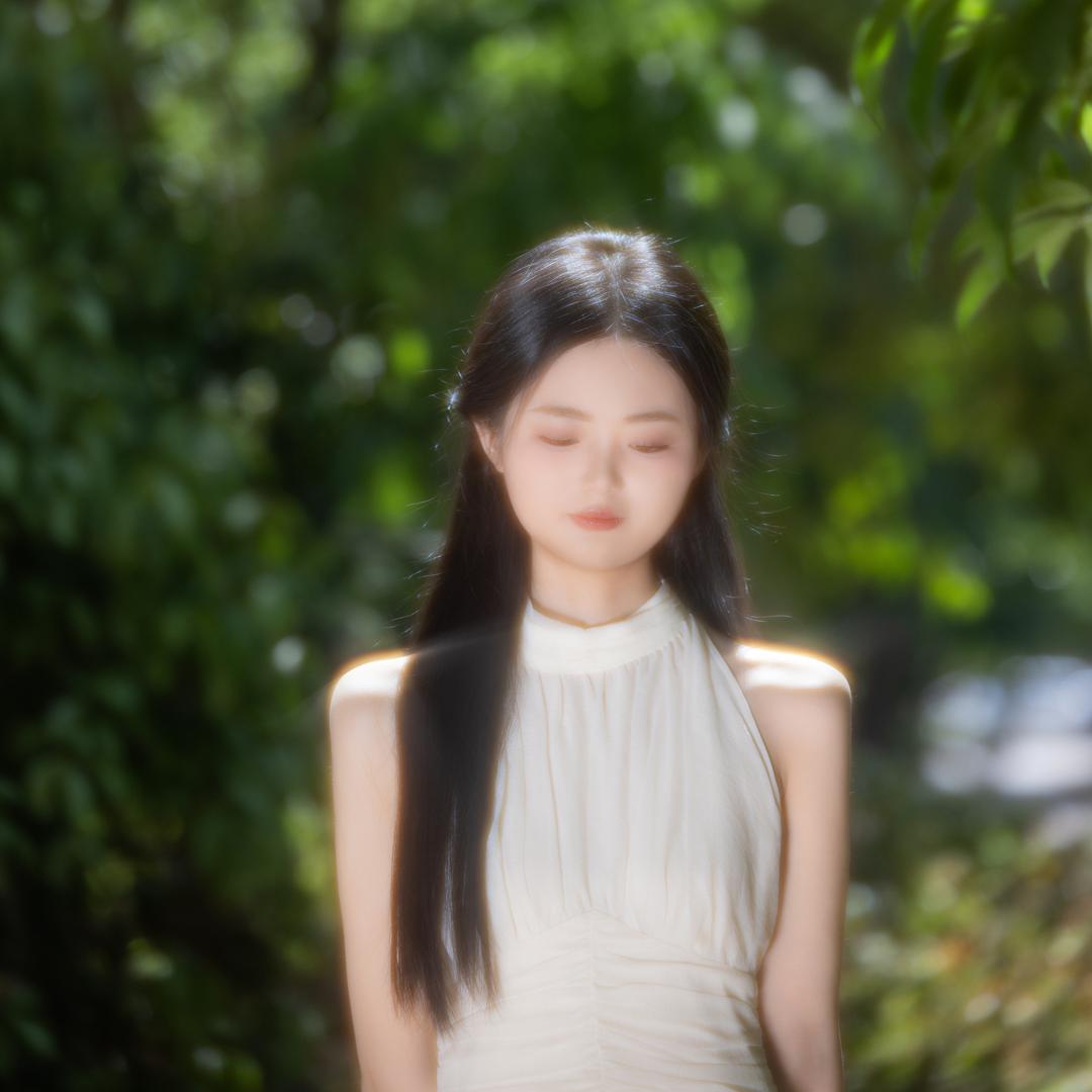 东月白