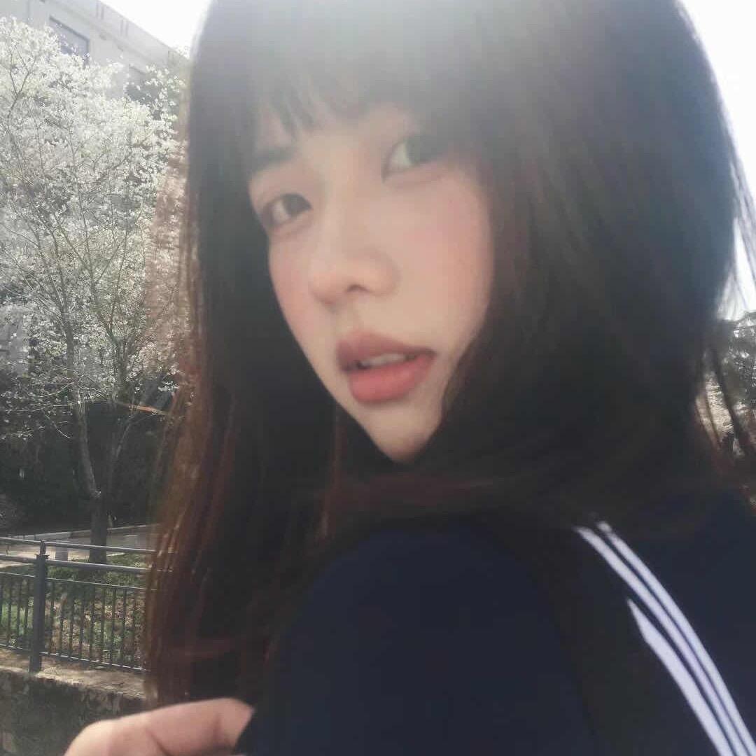 抬头看月亮🌜