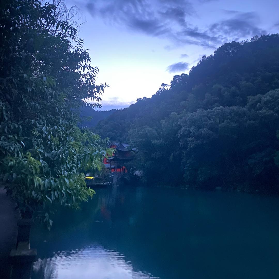 白云载酒