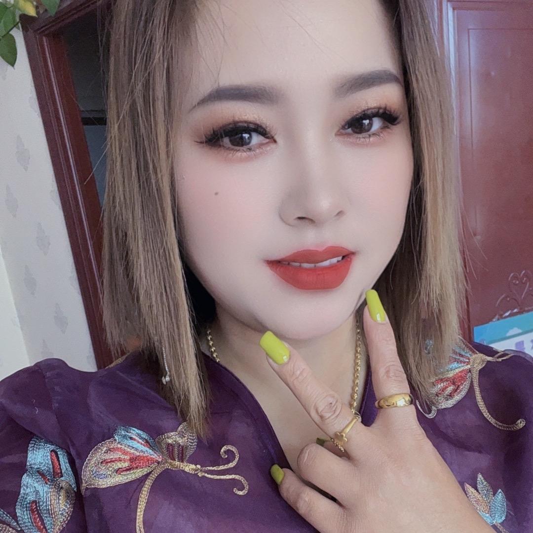 小雨爱化妆
