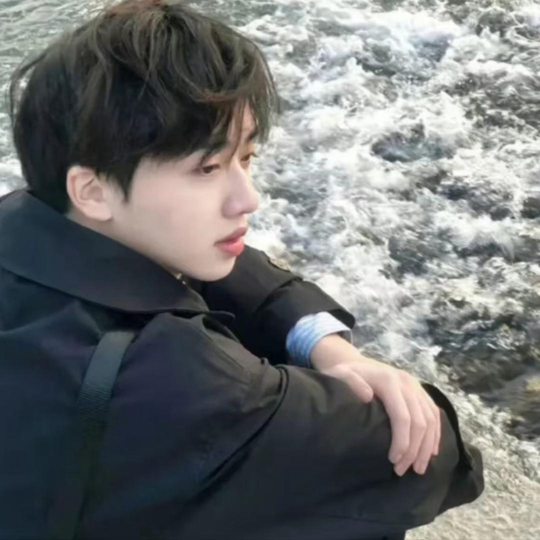 我和秋雅坐一桌