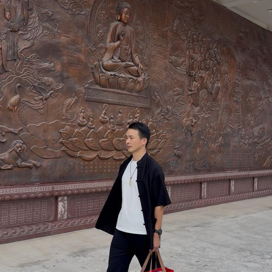 策展人李学文