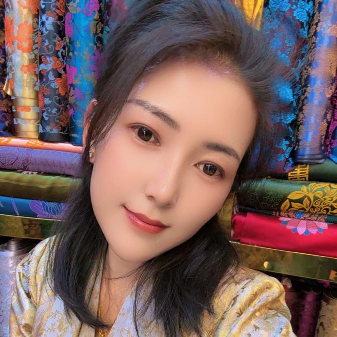 阿妈啦五彩藏装店（988）