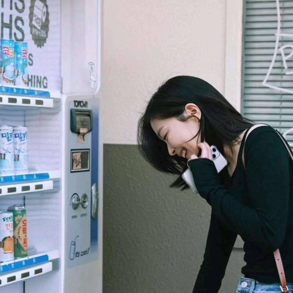 美女爱背三只眼的包