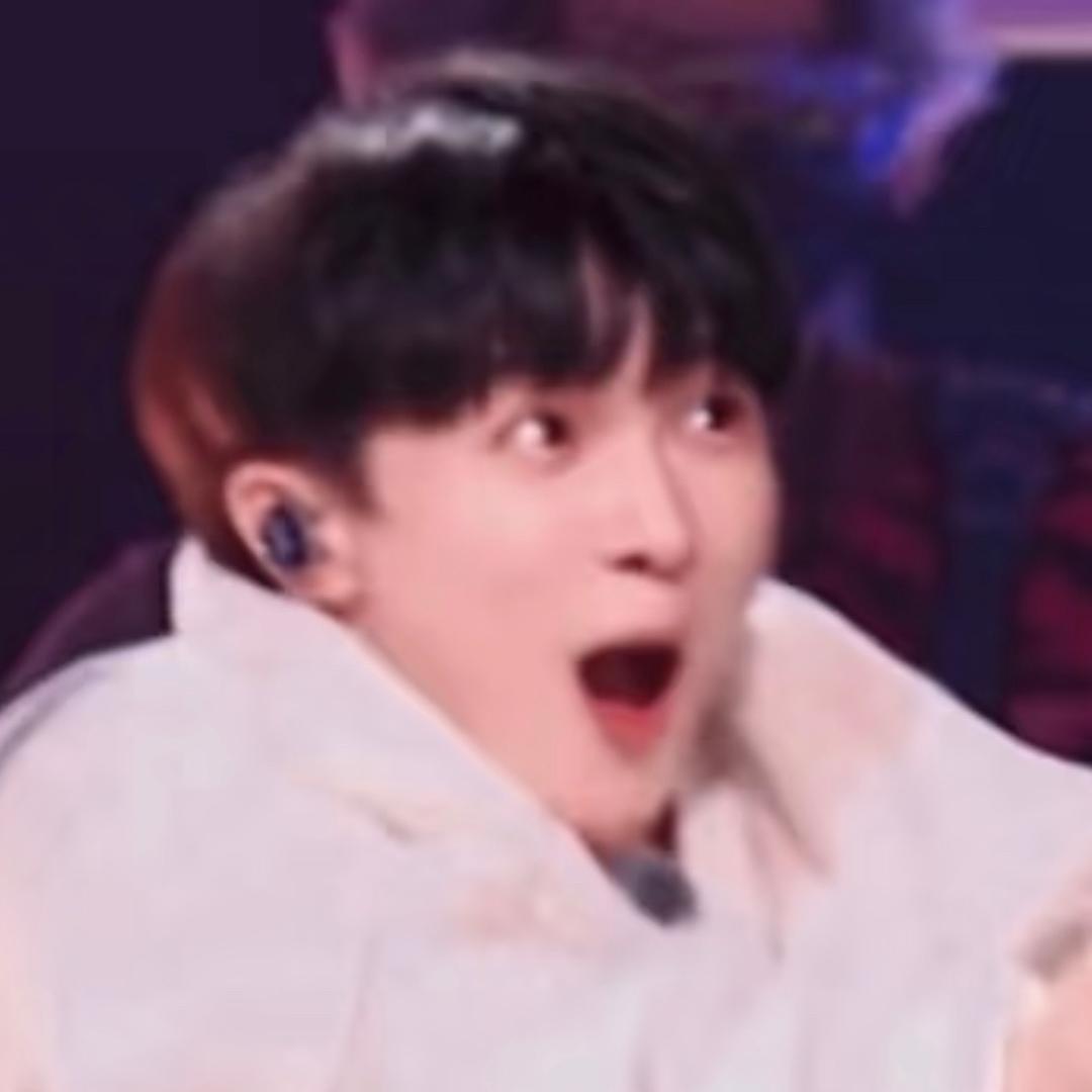 嚼一口面包丁🍞