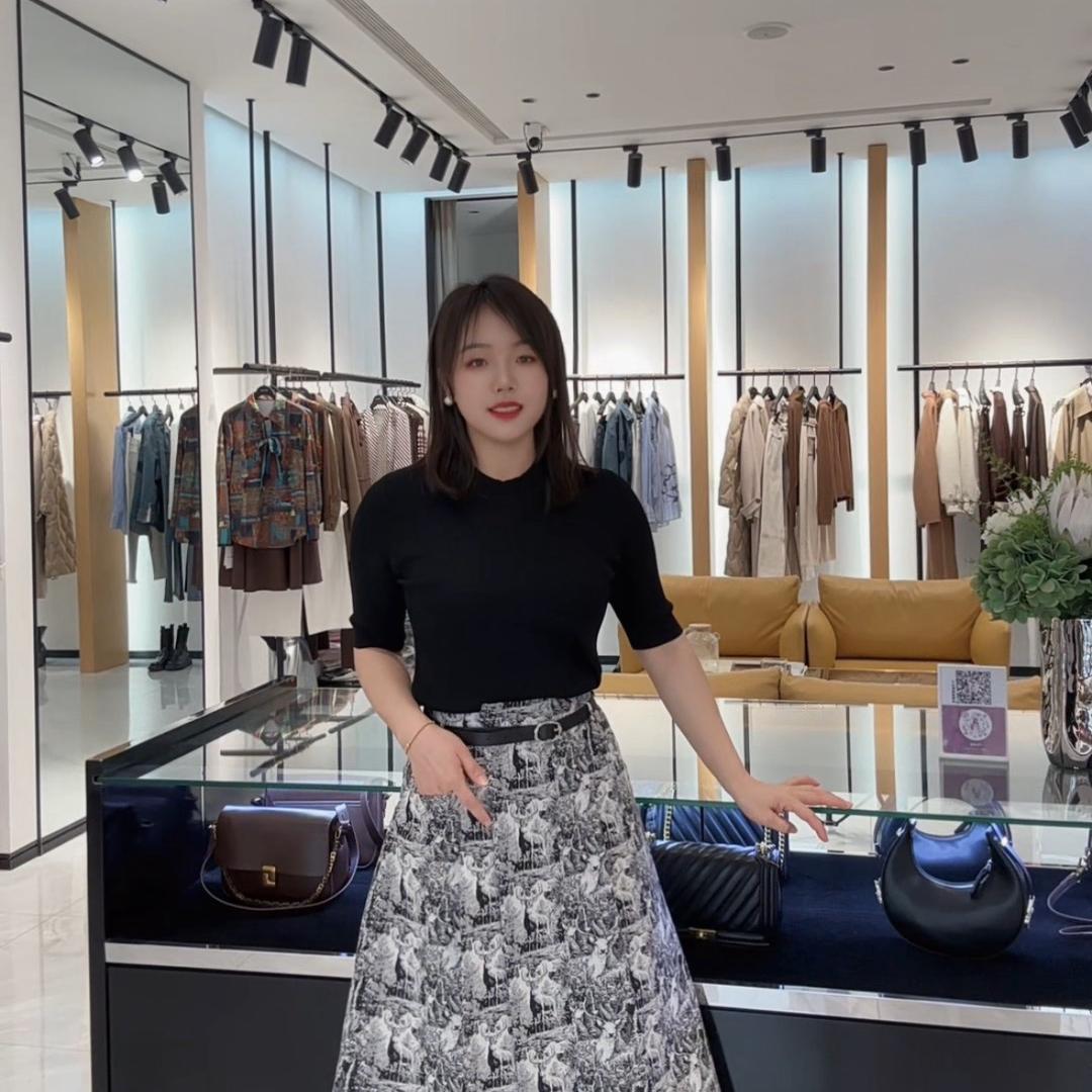 子长歌锦品牌女装艳艳