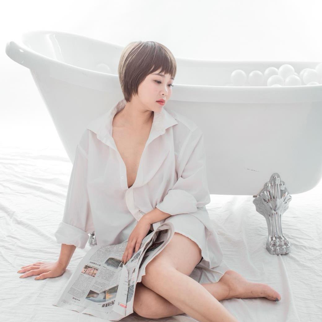 二妮挣钱买宝马