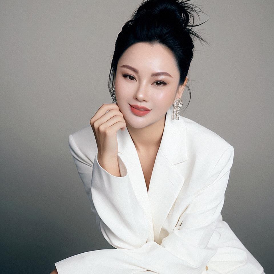 长发飘飘:(杨小月)
