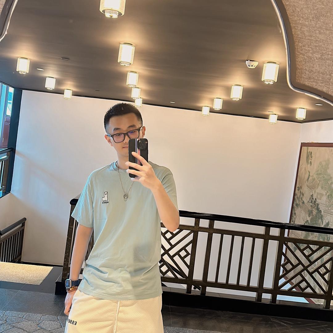 👑小奶昔还是 18 岁