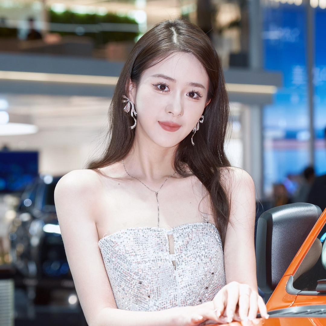 闪闪-