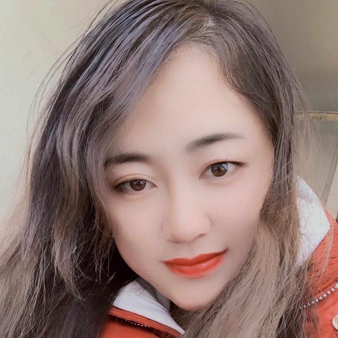 坚强的开心果。橱窗里有各种好物，欢迎光临