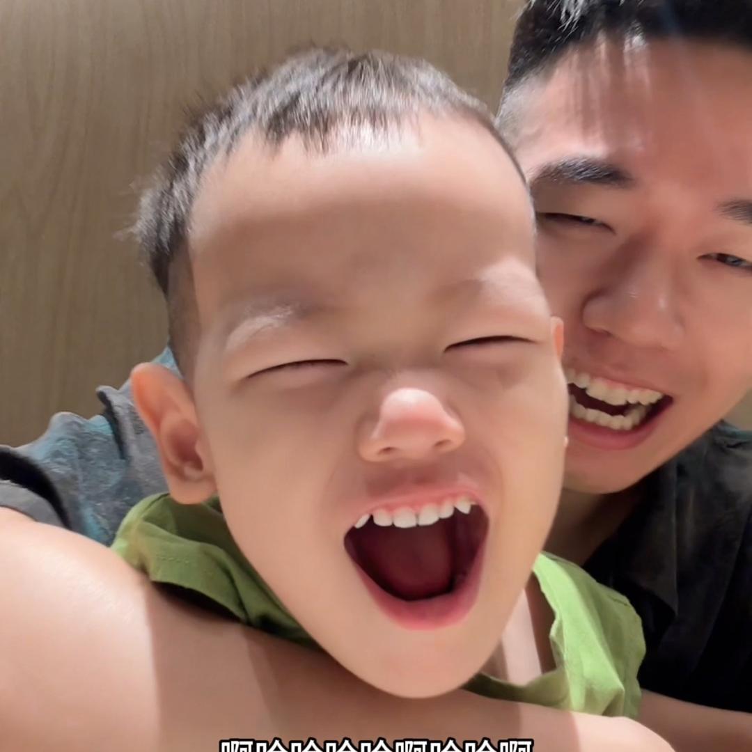 靓仔小冰墩