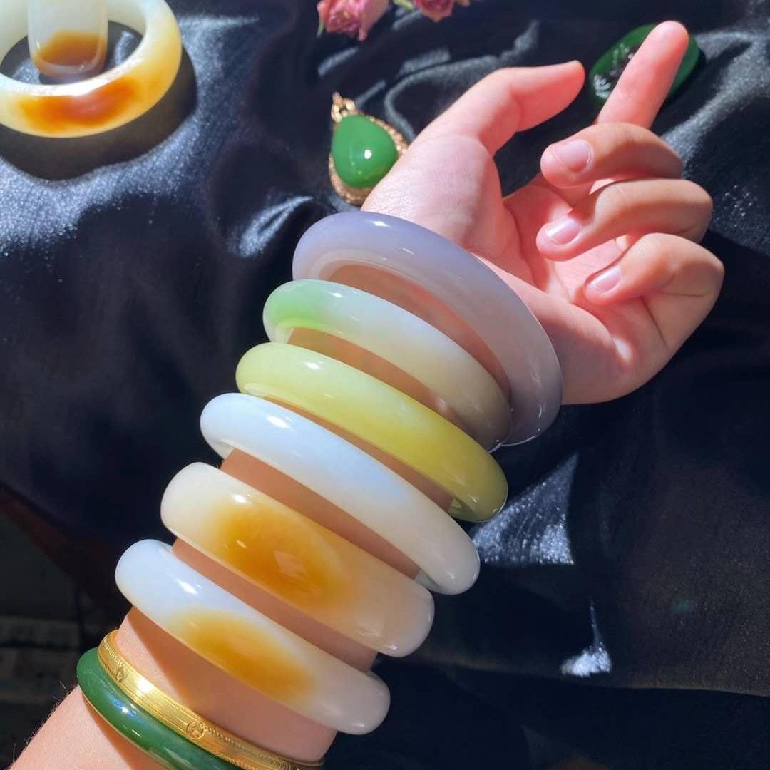 玉镯来了