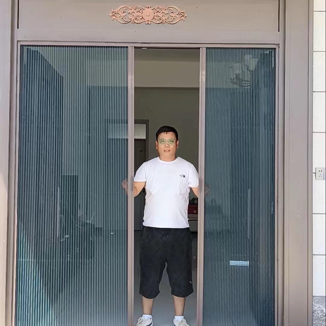 兰考亚男折叠门