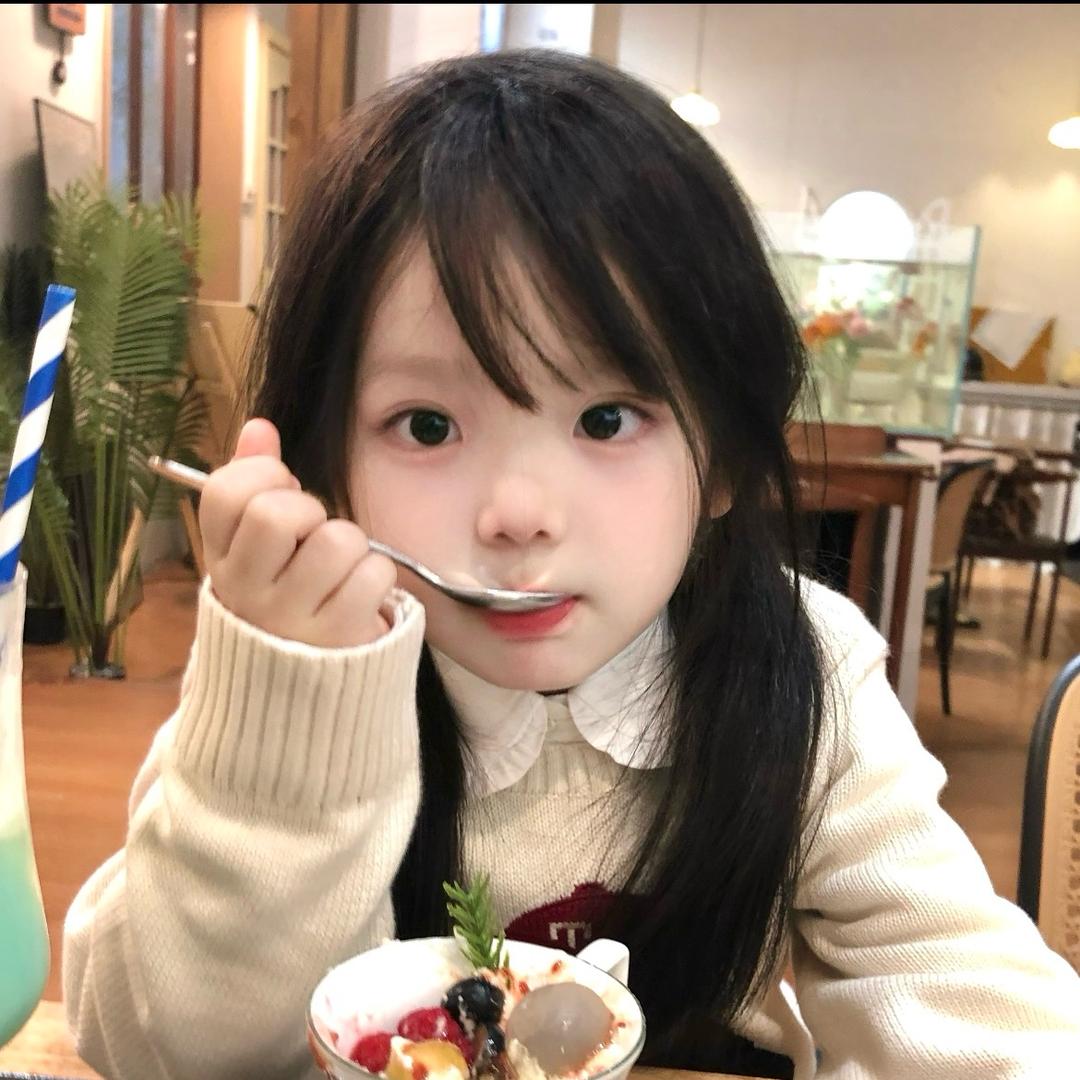 Ava_