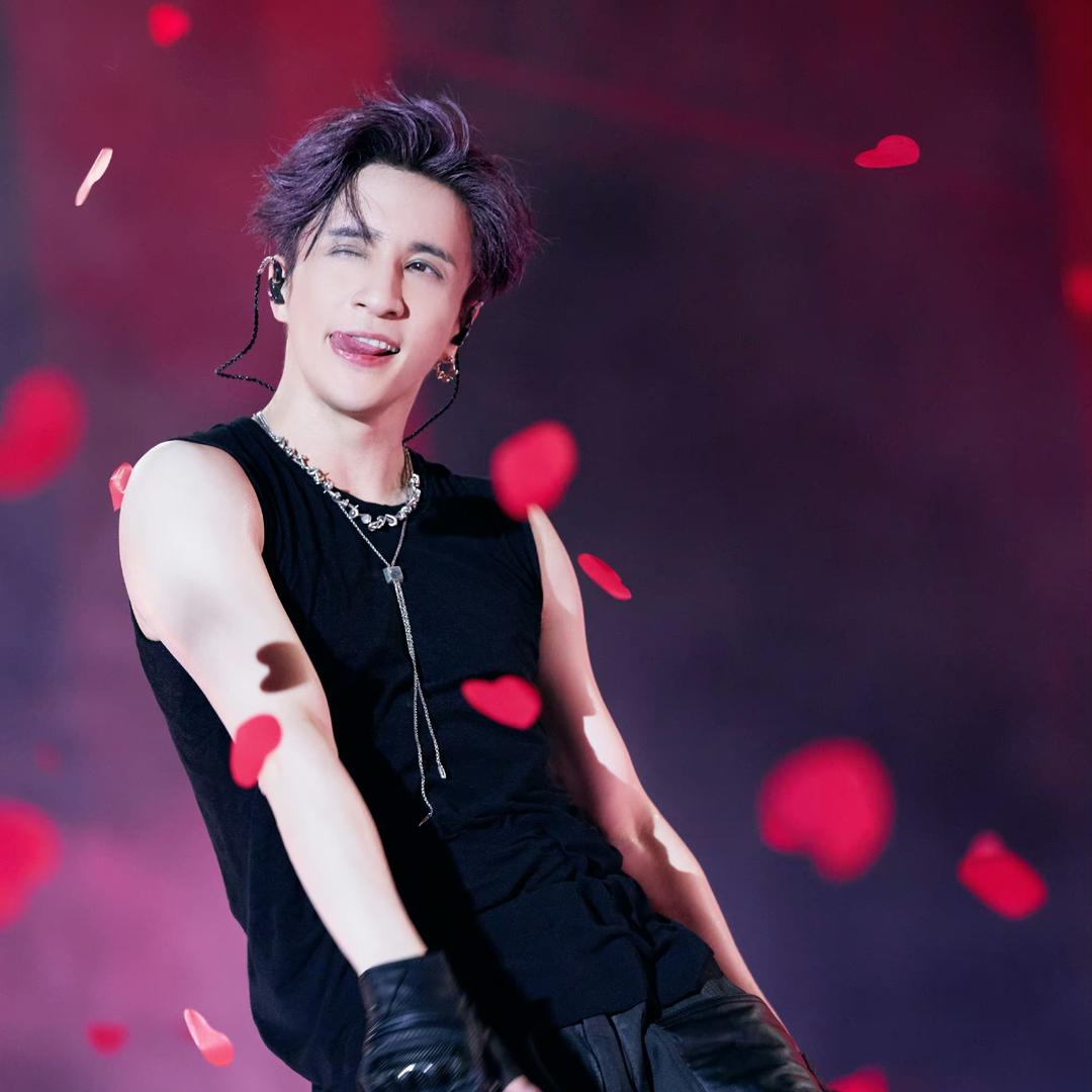 玫瑰没有雨 怎么盛开🌹