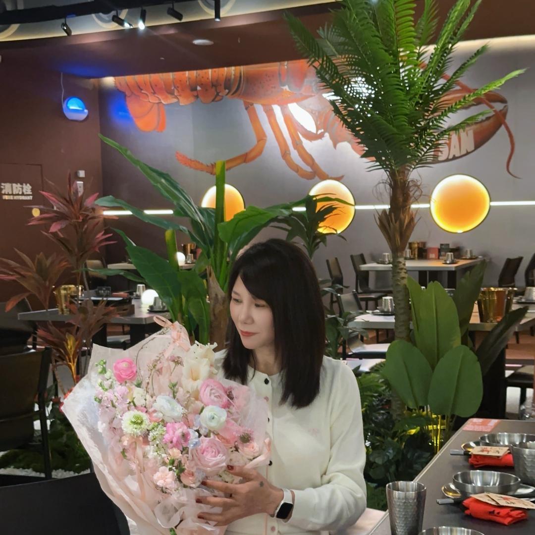 🙋‍♀️知足常乐黄小吖🥳