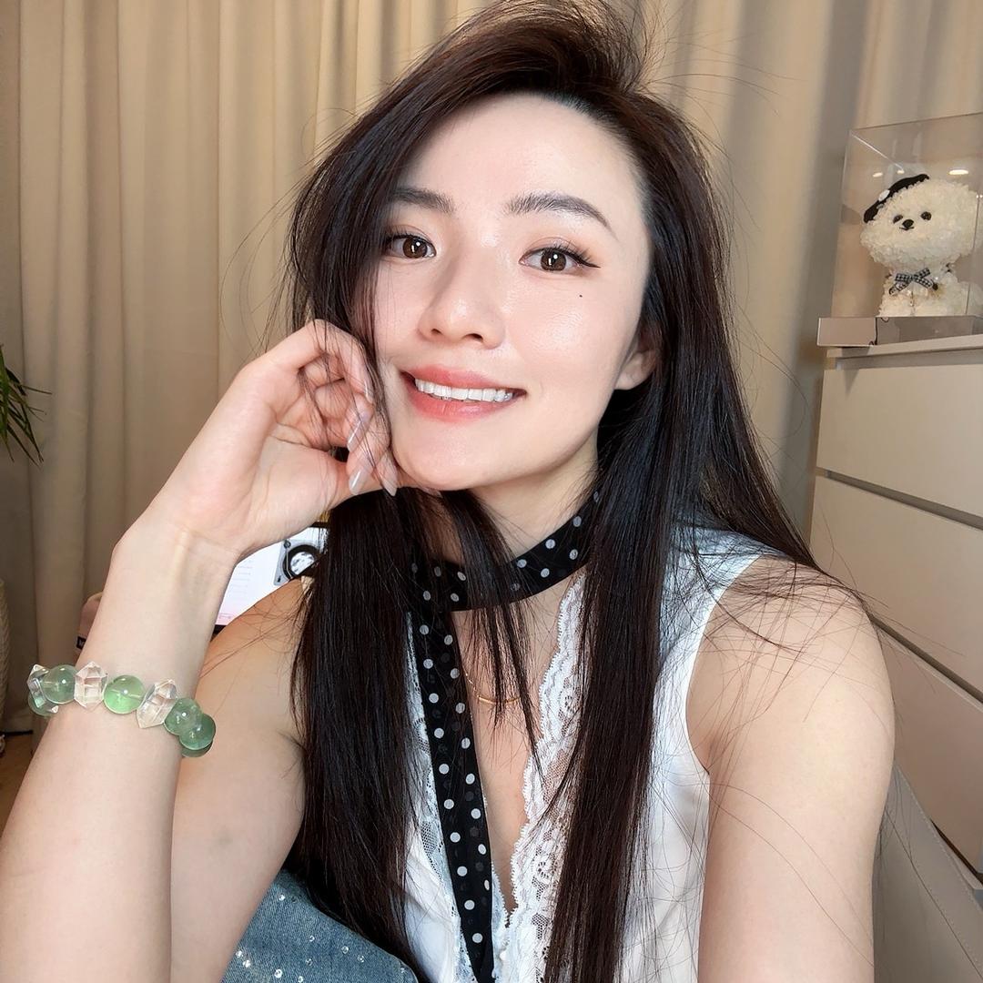 八月
