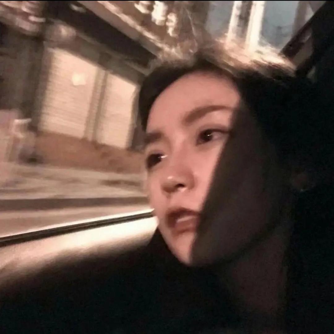 嘴撕巴黎世家