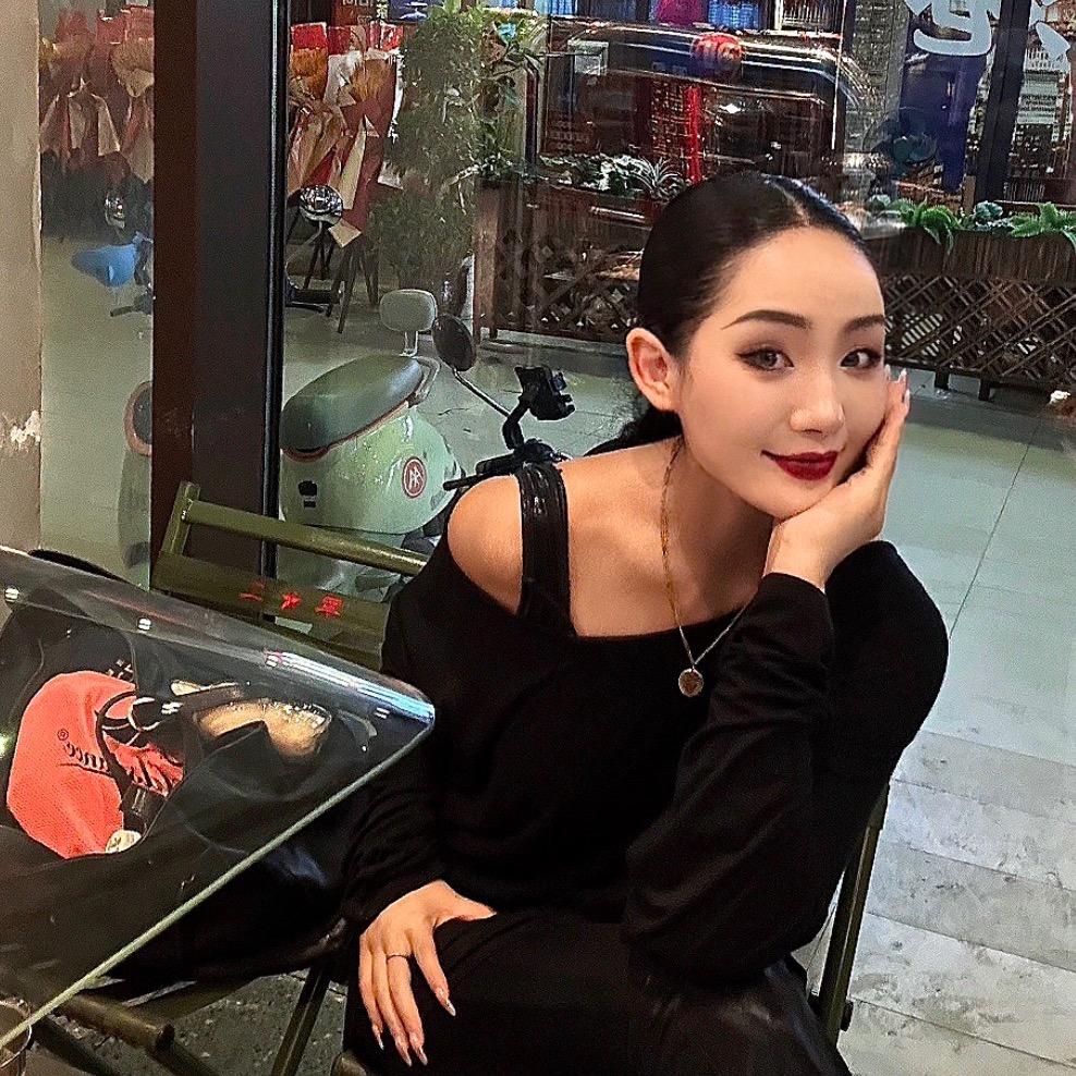 绚舞艺术罗老师